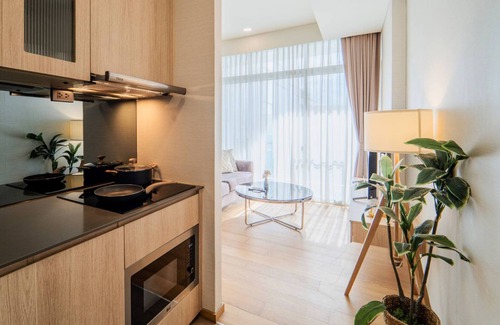 Khlong Toei Condominio | Panoramic 2BR near Ekkamai with Infinity Pool