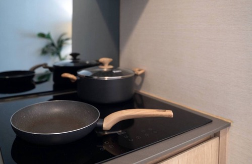 Khlong Toei Condominio | Panoramic 2BR near Ekkamai with Infinity Pool