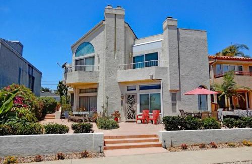 Crown Point Casa | Panoramic View Bayfront Gem 3BR