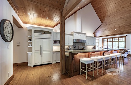 Bala Cabaña | Panoramic View of Lake Muskoka, Privacy! Sleeps 20! Entertaining++! Location!