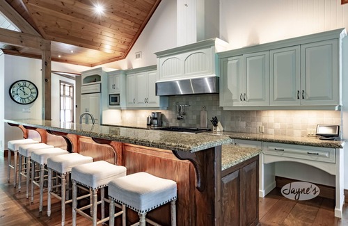 Bala Cabaña | Panoramic View of Lake Muskoka, Privacy! Sleeps 20! Entertaining++! Location!