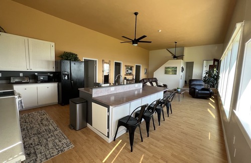 Homer Casa | PANORAMIC VIEW OF KENAI MOUNTAINS AND HOMER SPIT