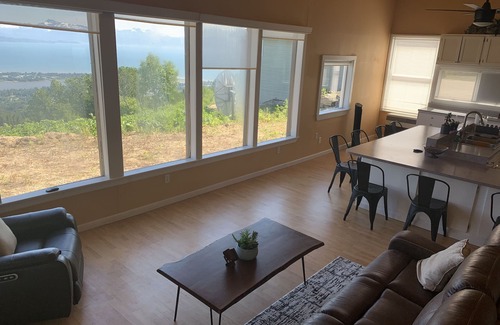 Homer Casa | PANORAMIC VIEW OF KENAI MOUNTAINS AND HOMER SPIT