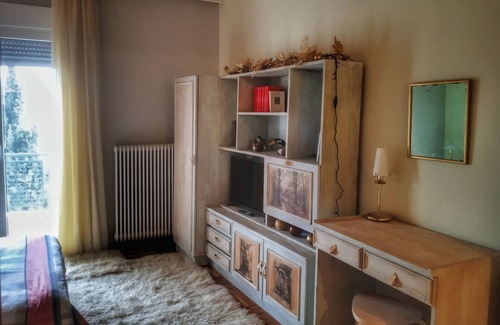 Kastoria Apartamento | Panoramic view of the lake! A romantic retreat right into the heart of Kastoria.
