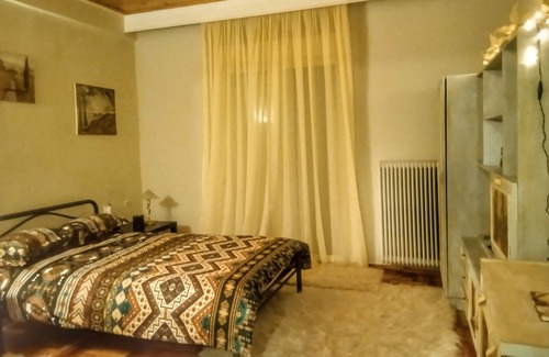 Kastoria Apartamento | Panoramic view of the lake! A romantic retreat right into the heart of Kastoria.