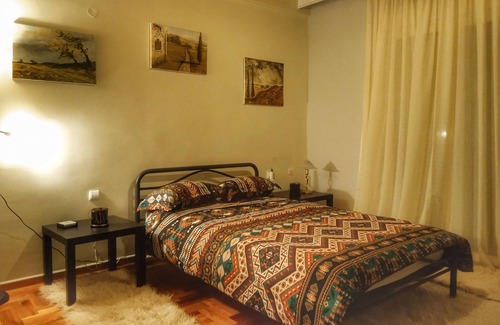 Kastoria Apartamento | Panoramic view of the lake! A romantic retreat right into the heart of Kastoria.