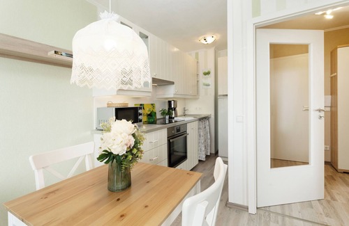 Ploen Apartamento | Panoramic view vacation apartment with balcony in Plön