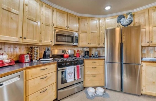 Corvallis Casa | Panoramic Views & Dog Heaven at The Silo!