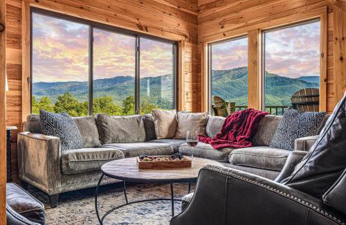 Pittman Center Casa | Panoramic Views-Fire Pit-Hot Tub-Arcade