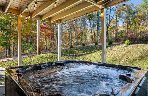 Pittman Center Casa | Panoramic Views-Fire Pit-Hot Tub-Arcade