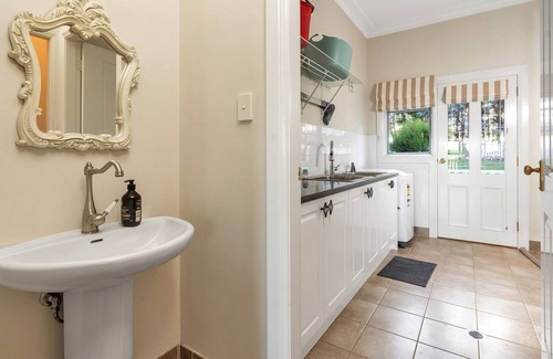 Brayton Casa | Panoramic Views From A Classic Country Homestead