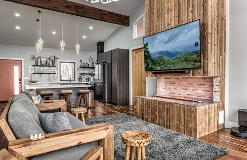 Morganton Chalet De Esquí | Panoramic Views from Modern Mountain Chalet close to Blue Ridge, GA.