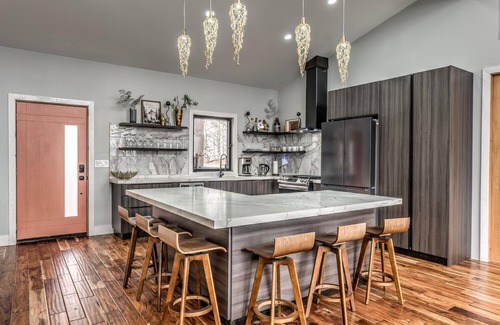 Morganton Chalet De Esquí | Panoramic Views from Modern Mountain Chalet close to Blue Ridge, GA.