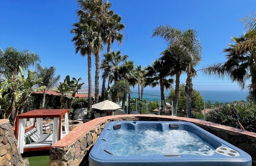 El Sauzal Casa | Panoramic Views, gated community 15 min from wine country
