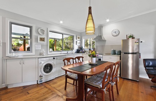Metung Casa | Panoramic views of Chinaman’s Creek Valley