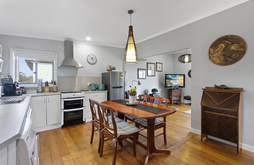 Metung Casa | Panoramic views of Chinaman’s Creek Valley