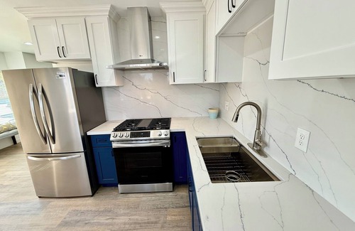 La Sierra Hills Casa | Panoramic views, Pickleball, 1/2 Basketball Court, Pool Spa Brand new studio.