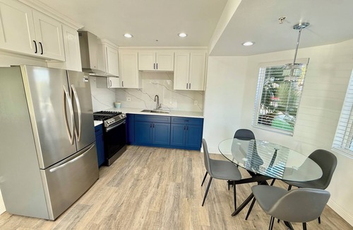 La Sierra Hills Casa | Panoramic views, Pickleball, 1/2 Basketball Court, Pool Spa Brand new studio.