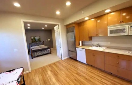 Cougar Mountain Casa | Panoramic Views, Theater, Gym: 2000+ sqft Getaway