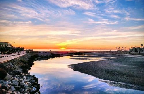 Townsite Casa | Panoramic Water Views - Steps to the Beach - F-2