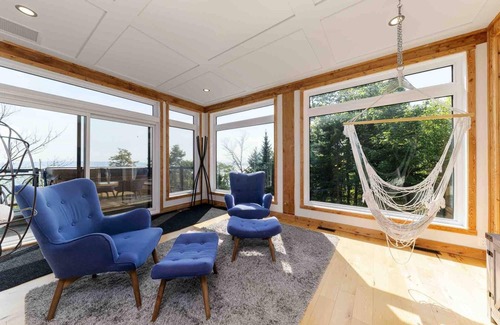 Petite-Riviere-Saint-Francois Chalet De Esquí | Panoramique 57: Stunning Views & Spacious Comfort
