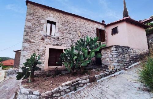 Lepreo Casa | Panorea's Stone House