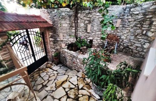 Lepreo Casa | Panorea's Stone House