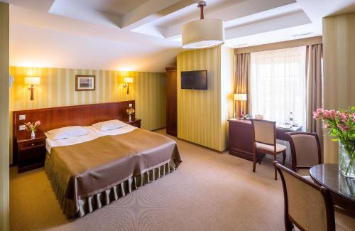 Sokilʼnyky Hotel | Panska Gora