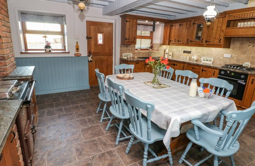 Porthyrhyd Cabaña | PANT TEG FARM, family friendly, country holiday cottage in Carmarthen