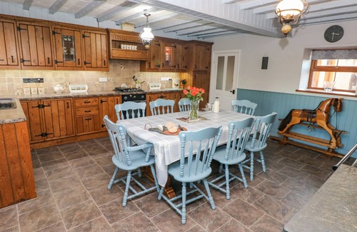 Porthyrhyd Cabaña | PANT TEG FARM, family friendly, country holiday cottage in Carmarthen