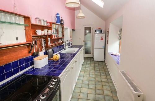 Trefin Cabaña | PANT Y FFYNNON, pet friendly, character holiday cottage in St Davids