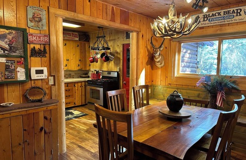 Red River Cabina | Papa Bears Cabin on the Red River in Red River, NM