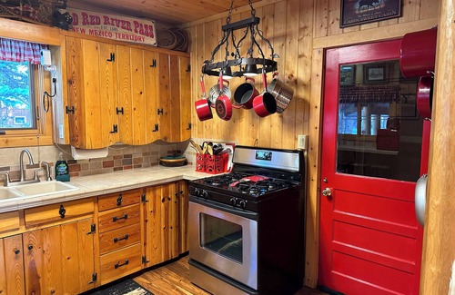 Red River Cabina | Papa Bears Cabin on the Red River in Red River, NM