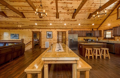 Caton Cabina | Papa Bears Mountain Lodge - PRIVATE POOL, PAVILION, HOT TUB & GAME ROOM!