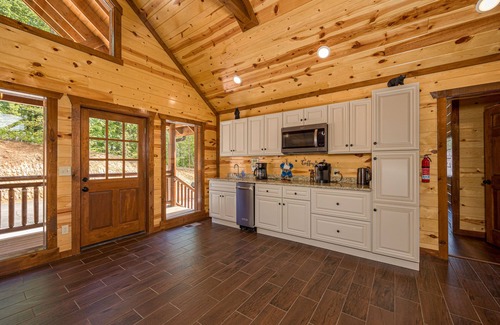 Caton Cabina | Papa Bears Mountain Lodge - PRIVATE POOL, PAVILION, HOT TUB & GAME ROOM!
