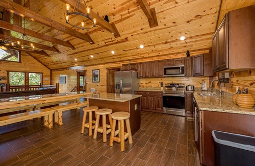 Caton Cabina | Papa Bears Mountain Lodge - PRIVATE POOL, PAVILION, HOT TUB & GAME ROOM!