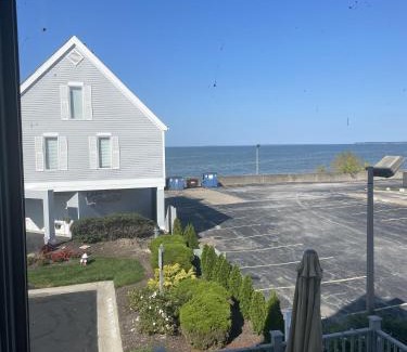 Port Clinton Casa | Papa & Gigi's Lake Front Home
