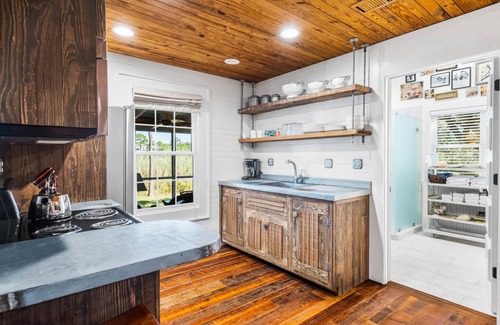Grayton Beach Casa | Papa's Hideaway- secluded cottage in Grayton on the lake