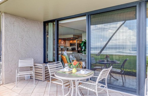 Historic Lahaina Front Street Casa | Papakea F105