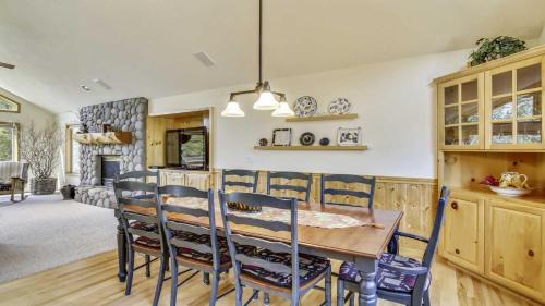 Sunriver Casa | Paper Birch 09