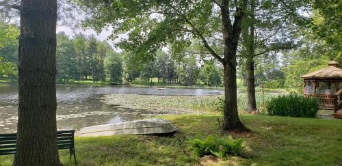 Huntington Mills Cama Y Desayuno | Paper Mill Pines Bed and Breakfast
