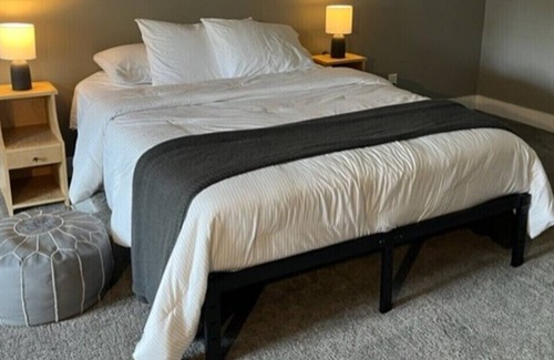 Papillion Casa | Papio Retreat - Walk to Downtown
