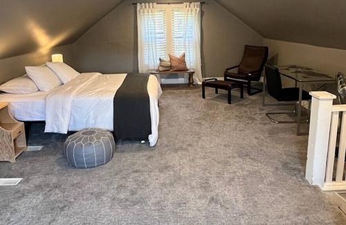 Papillion Casa | Papio Retreat - Walk to Downtown