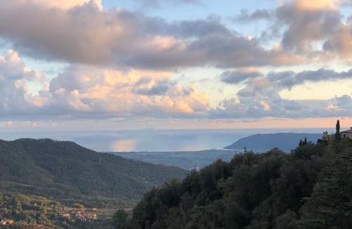 Fosdinovo Apartamento | Papiriana la casa del borgo breathtaking sea wiew