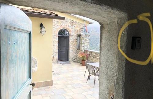 Fosdinovo Apartamento | Papiriana la casa del borgo breathtaking sea wiew
