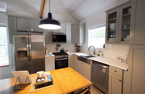 Fair Play Cabina | Pap’s Place-Pet friendly Lakefront cabin w/dock on secluded Lake Hartwell cove