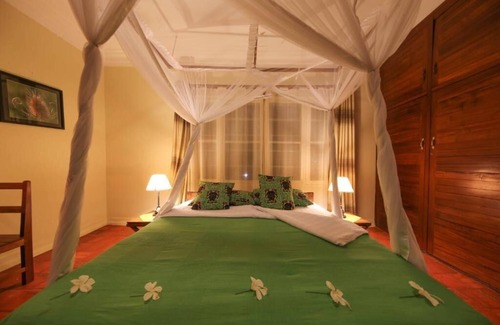 Entebbe Casa | Papyrus Guest House