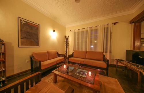 Entebbe Casa | Papyrus Guest House