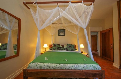 Entebbe Casa | Papyrus Guest House