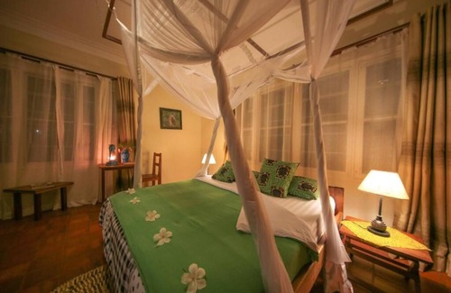 Entebbe Casa | Papyrus Guest House